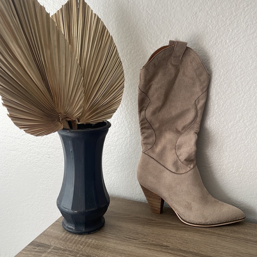 New in box vici boots 9